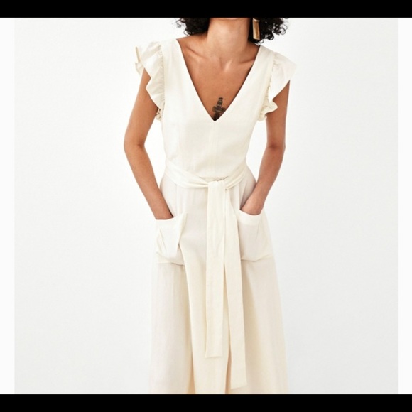 White linen dress with pockets and attached belt - Picture 2 of 10